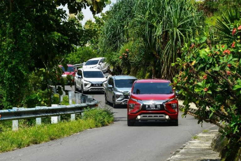 Racikan Suspensi XPANDER Yang Terinspirasi Mobil Reli