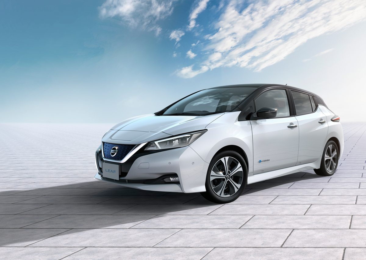 Nissan LEAF sebagai mobil listrik pertama terlaris di dunia dengan mencapai 400.000 unit penjualan
