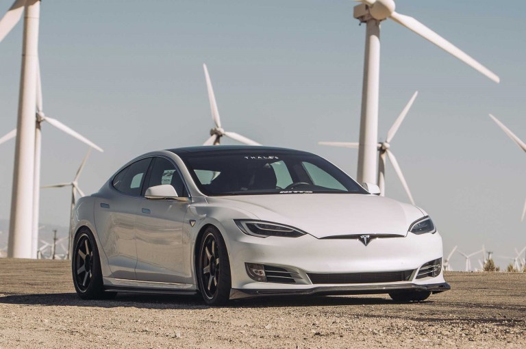 Modifikasi Tesla Model S  Pakai Part Ikonik Bikin Salfok