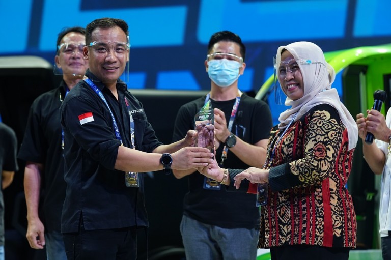 Kiprah Pionir Modifikasi Lampu Mobil Yoong Motor Indonesia
