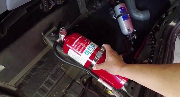 Mulai Tahun Ini, Kementerian Perhubungan Wajibkan Mobil Baru Dilengkapi APAR