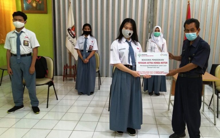 Yayasan AHM Kembali Berikan Beasiswa PJJ untuk Pelajar dan Guru