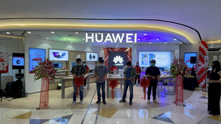 Buka Gerai Baru HES, Huawei Hadirkan Pengalaman Ekosistem Menyeluruh Bagi Pelanggannya