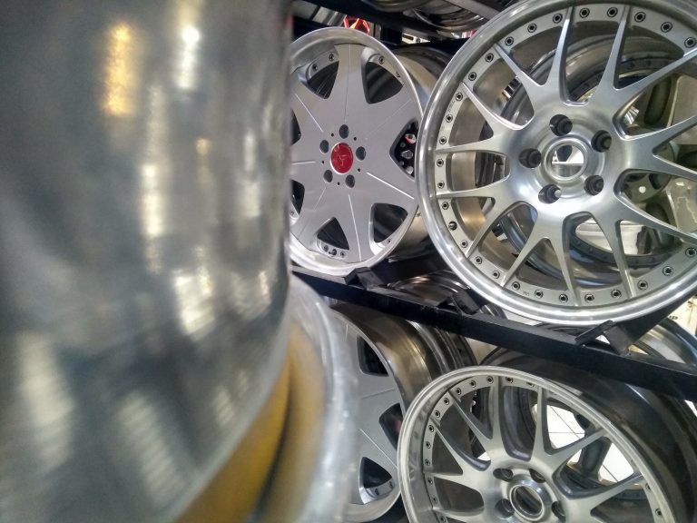 Begini Dua Cara Bikin Pelek Aftermarket Jadi Bisa ‘Ngaca’