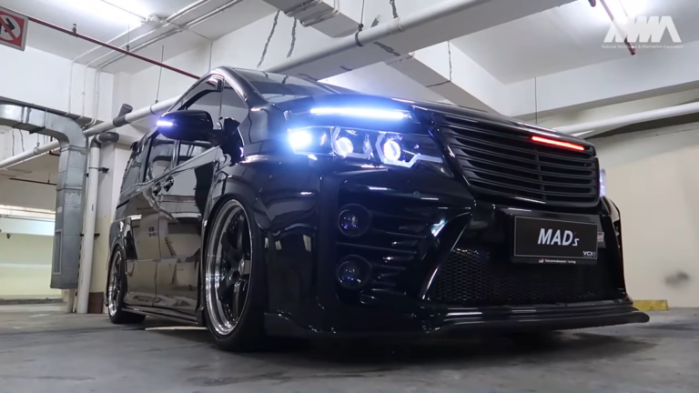 Toyota Voxy Tampil Agresif Dijejali Body Kit Lebar Plus Pelek 20 Inci