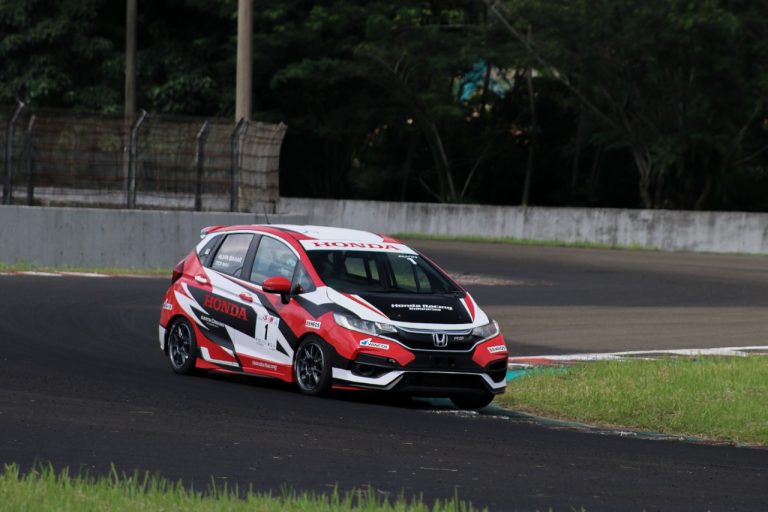 Honda Racing Indonesia Berjaya, Alvin Bahar dan Avila Bahar Posisi Pertama Balap Perdana ITCR 2021