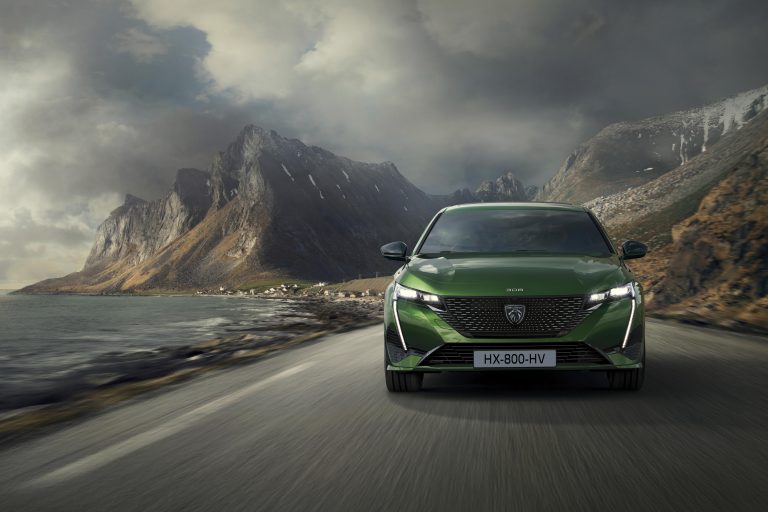 New Peugeot 308 PHEV, Wajah Baru Hatchback Peugeot yang Ikonik