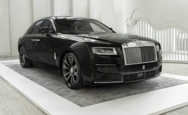 Jadi Model Paling Sukses di 116 Tahun Eksistensinya, Rolls-Royce New Ghost Resmi Meluncur di Indonesia
