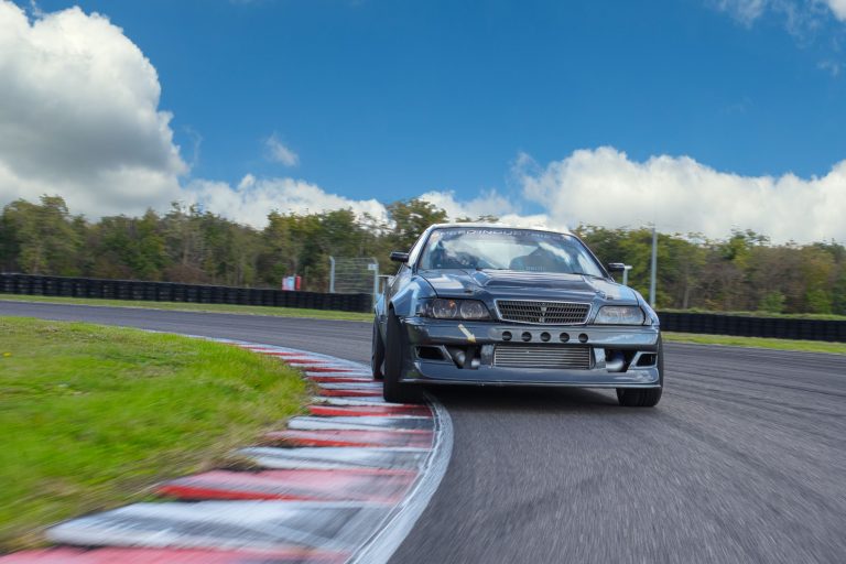 Toyota Chaser JZX100 Tempuh Proses Modifikasi Jadi Mobil Drift Bertenaga 500 dk