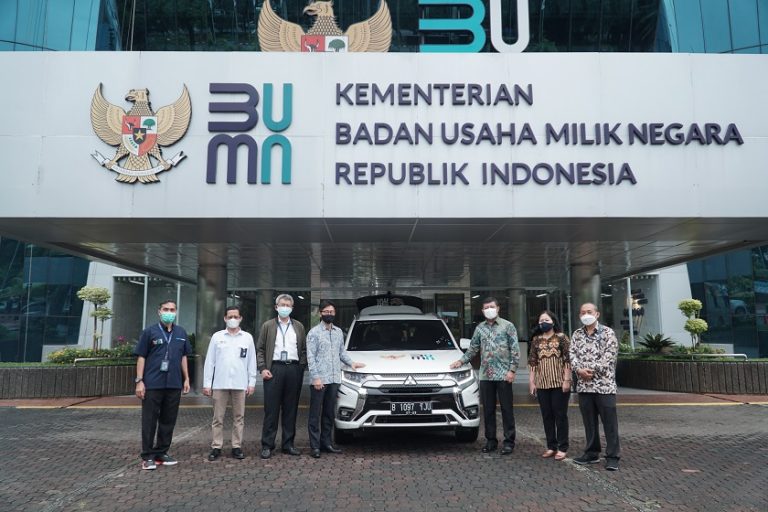 Dukung Program Vaksinasi Covid-19, MMKSI Donasikan Mitsubishi Outlander PHEV