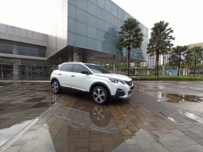 Ini Penyebab Lampu Mobil Suka Berembun dan Cara Mengatasinya