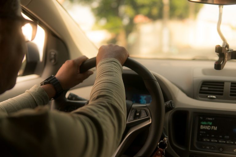 Simak Perbedaan Cara Kerja Power Steering Hidrolik dan Elektrik
