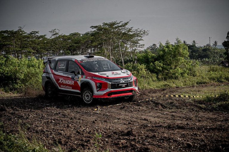 Mitsubishi Xpander AP4 Tampil Perkasa di Hari Pertama Fortuna Nusantara Tropical Sprint Rally 2021