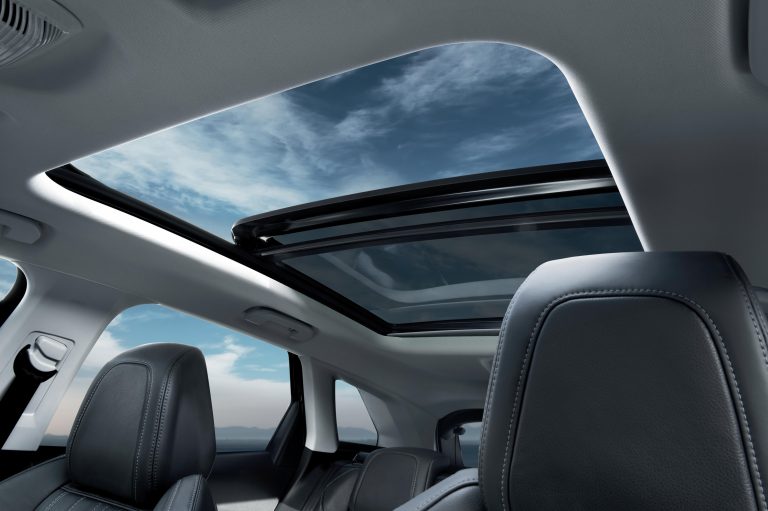 Rawat Panoramic Sunroof Kendaraan Anda agar Tetap Optimal Kinerjanya