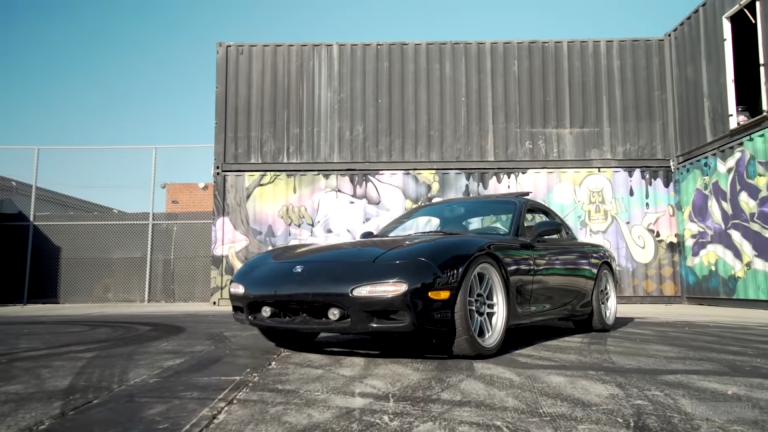 Bukan Mesin Rotary, Mazda RX7 FD Ini Ditenagai Mesin LS3 Milik Camaro SS