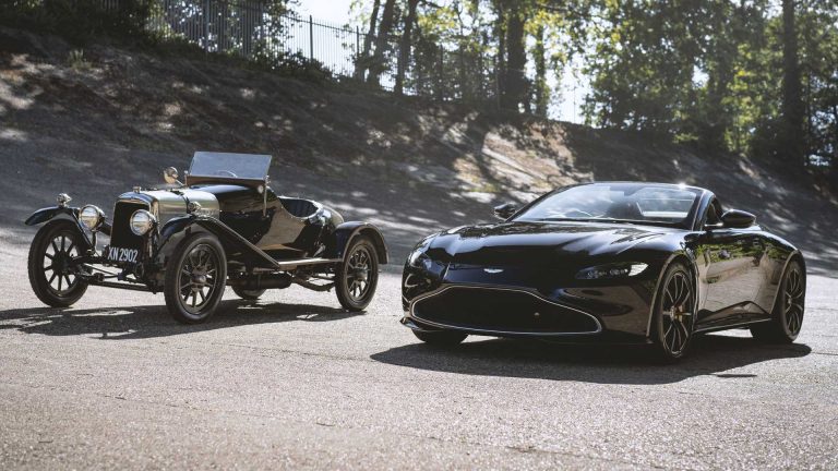 Divisi Q Aston Martin Ciptakan Vantage Roadster Edisi Spesial, Hanya 3 Unit di Dunia