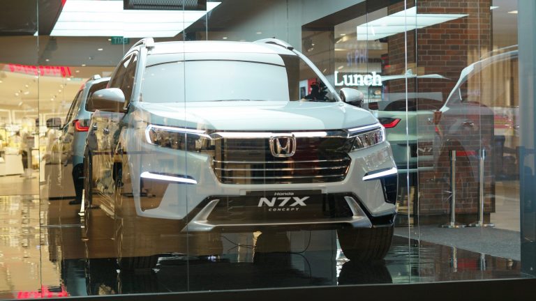 Usai Perdana Sambangi Bandung, Honda N7X Concept Menyapa Publik Semarang