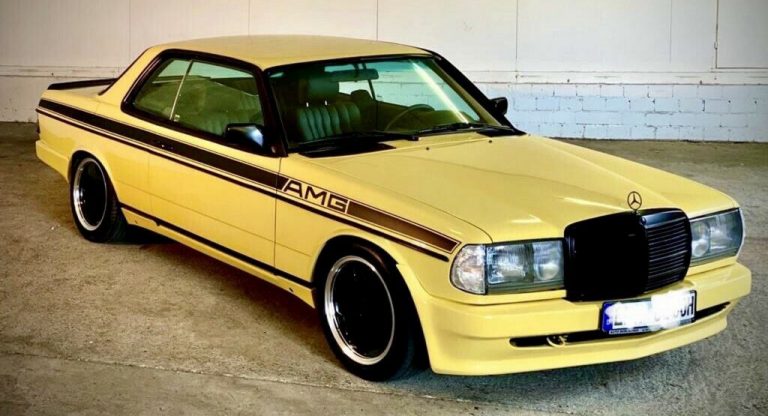 Mercedes-Benz 280 CE Tampil Flamboyan Berkelir Kuning, Mesin Racikan AMG