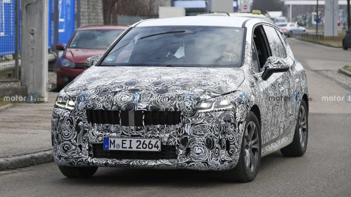 BMW 2 series active tourerr new spy foto (1)