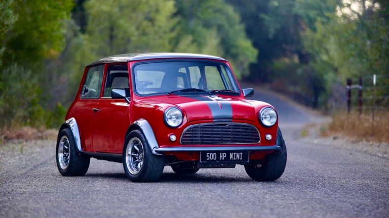 Modifikasi Mini Klasik Tampil Ciamik, Telan Mesin V6 Acura Bertenaga 500 Dk