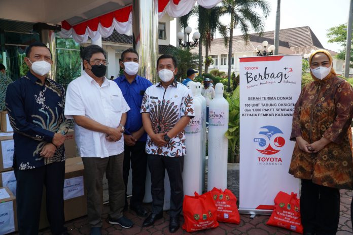 toyota donasi tabung oksigen dan paket sembako - pemkab karawang 1