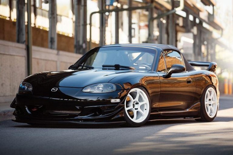 Mazda Miata MX-5 Bergaya Street Racing, Implan Wide Body Kit Dipadu Kaki-kaki Meaty