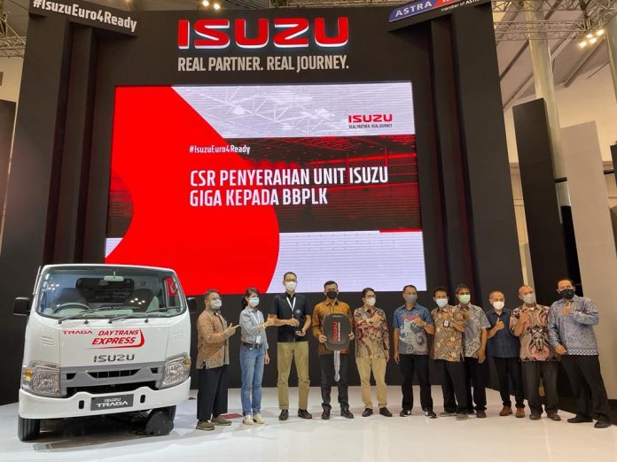Isuzu Serahkan 1 Unit Isuzu Giga FVR34 untuk BBPLK 1