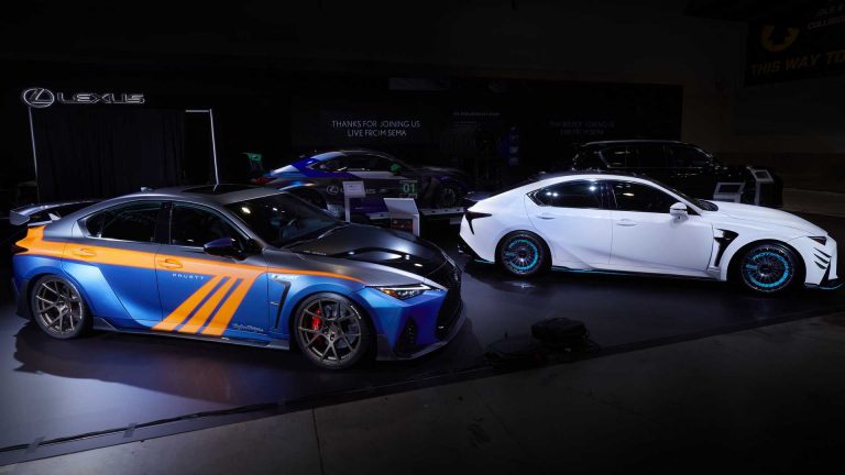 Lexus IS 350 dan IS 500 Tampil Bergaya Balap, Pukau Para Speedgoer di SEMA 2021