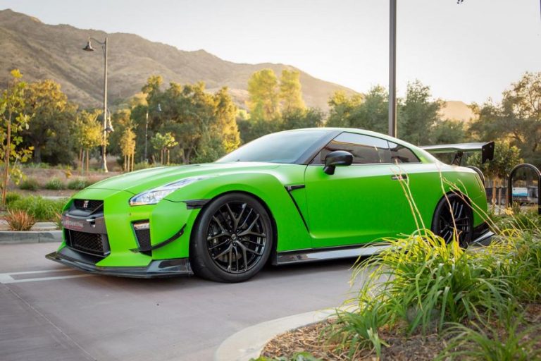 Nissan GT-R R35 Tampil Atraktif Berwarna Hijau, Tenaganya Mencapai 700 PS