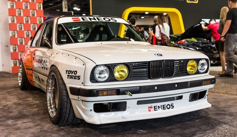 BMW E30 Ekspos Tubuh Gambot ala Street Racing, Dibekali Mesin Honda S2000 Bertenaga 240 Hp