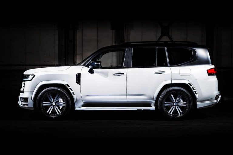 Tampil Makin Maskulin, Toyota Land Cruiser 300 Pasang Body Kit Besutan M’z Speed