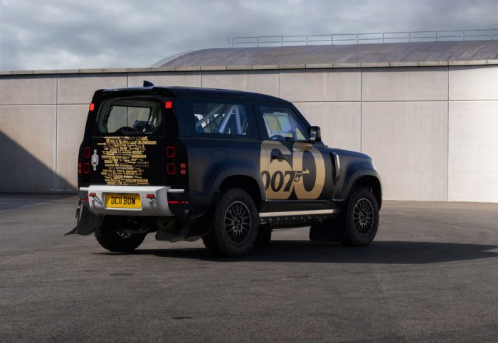 Land Rover Defender 90 Berbalut Livery Spesial, Selebrasi 60 Tahun ...