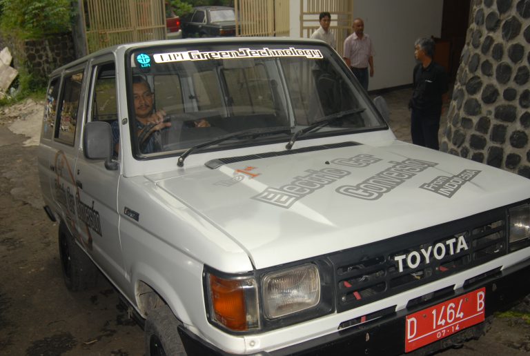 NMAAPedia: Sebelum Kijang Innova EV Concept, LIPI Ciptakan Konversi Kijang Super jadi Mobil Listrik di 2010 Lalu
