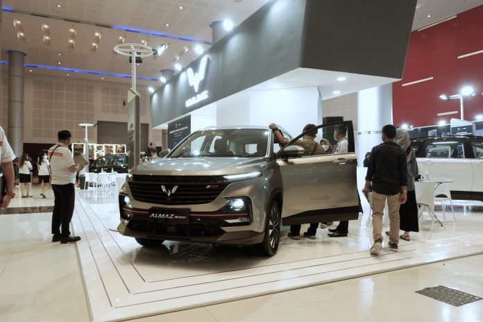 Wuling menampilkan empat unit display dan WISE Technology Corner di booth E , Grand City Convention and Exhibition Surabaya hingga 5 Juni 2022