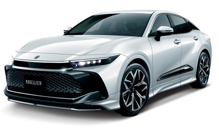 Toyota Crown Siap Tampil Elegan Dimanja Paket Bodykit Modellista