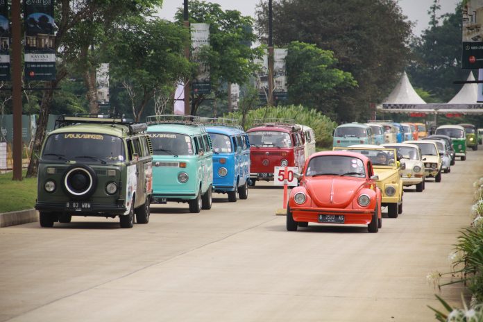 defile anggota vvc dan peserta vvc go and fast sebelum memulai acara