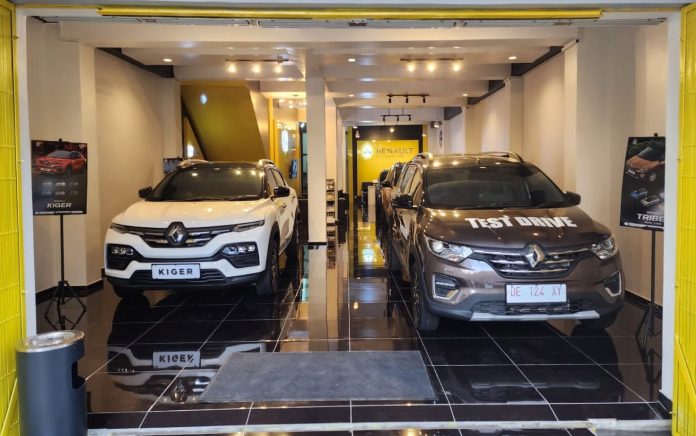 Renault buka showroom baru di maluku (4)