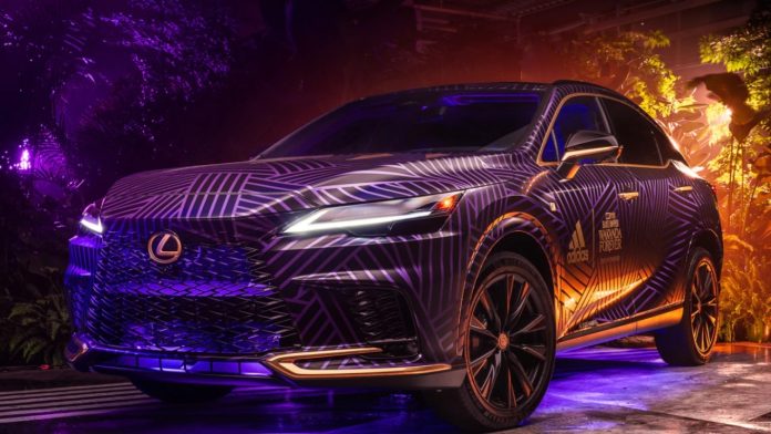 SUV Lexus RX with Adidas (3)