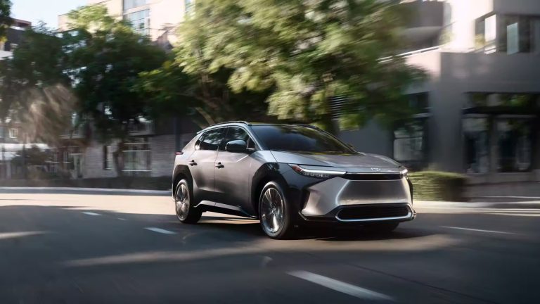 Meluncur dalam Waktu Dekat, Simak Plus Minus Mobil Listrik Toyota bZ4X