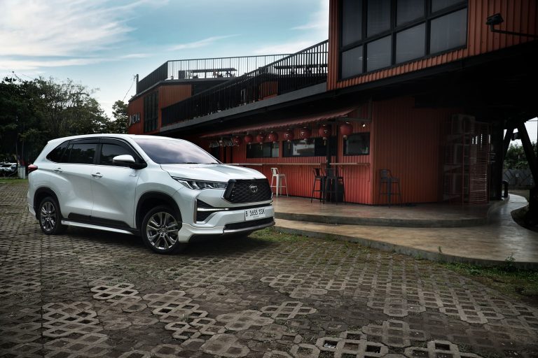 Konsumsi BBM Kijang Innova Zenix Hybrid Lewati Ruas Tol Semarang – Jakarta