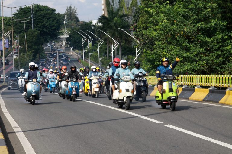 Rayakan Dua Tahunnya, Vespa Benz Owners Gelar Riding dan Baksos Seputaran Jakarta
