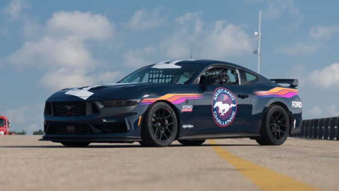 Ford Mustang Darkhorse R (1)