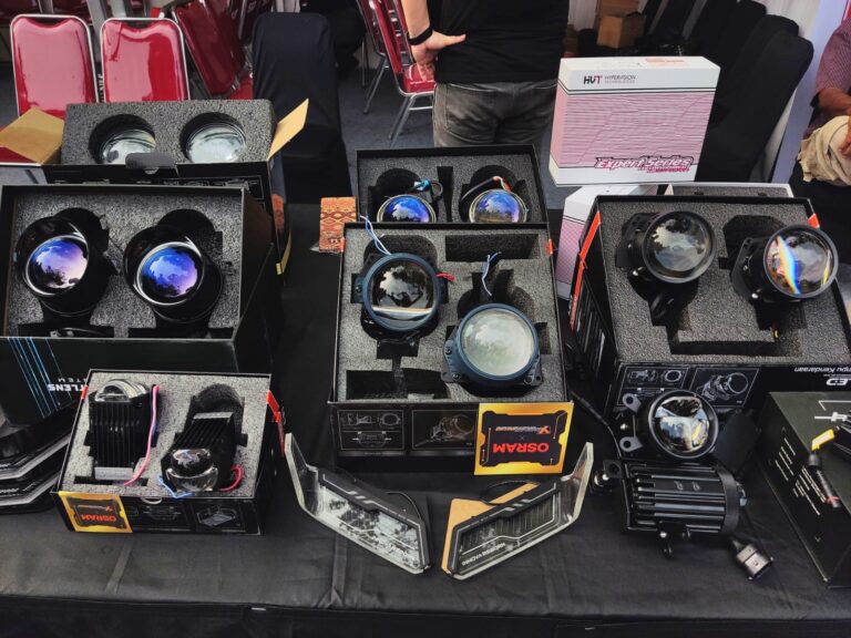 Yoong Motor Group Bagi-bagi Diskon Produk Lampu Aftermarket di OLX Autos IMX Surabaya Car Meetup