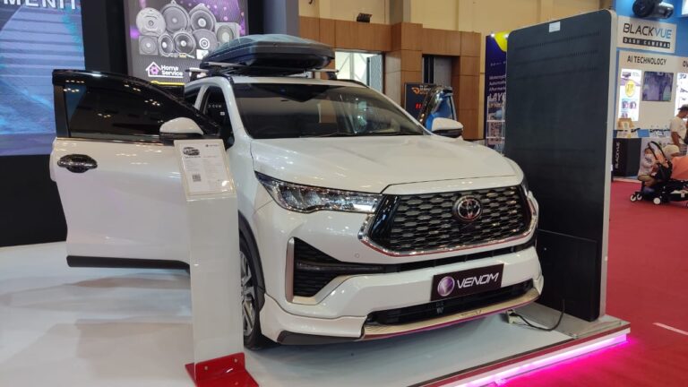 Bedah Modifikasi Exclusive Car Audio Toyota Innova Zenix Racikan Venom Indonesia