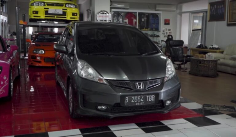 Kloningan Mobil Balap Honda Jazz GE8 Fitra Eri Siap Jadi Rebutan di OLX IMX 2023