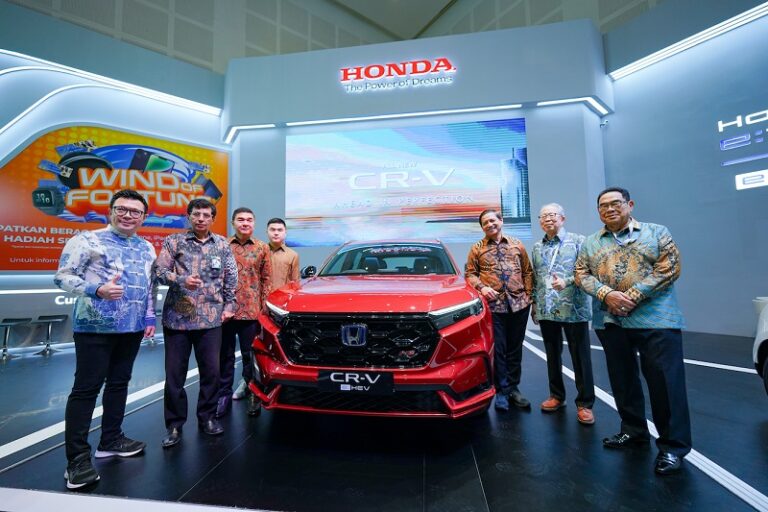 All New Honda CR-V e:HEV dan Honda e Sapa Publik GIIAS Surabaya 2023