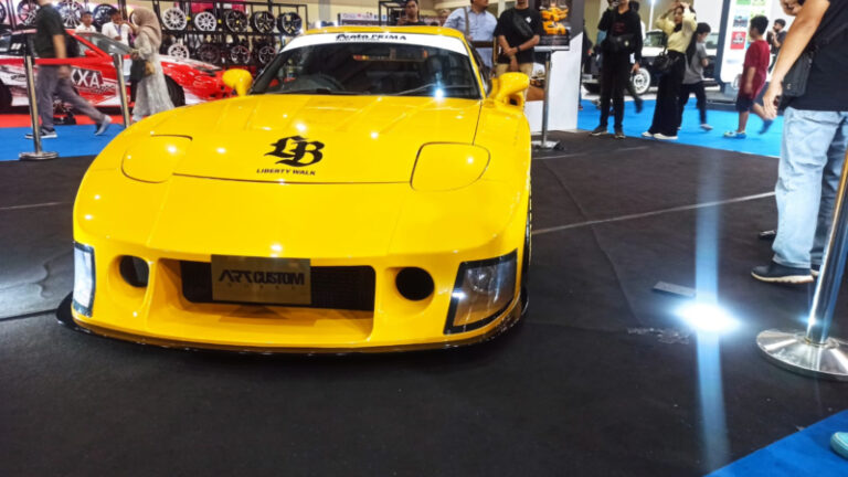 Kolaborasi LBWK – ARTCustom Works Hasilkan Modifikasi Mazda RX7 Ciamik
