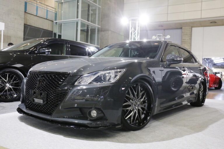 Toyota Crown Athlete Clean-Look, Tiru Warna Bodi BMW Plus Kaki-kaki Kandas