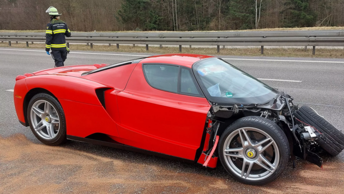 Ferrari Enzo Crash (1)