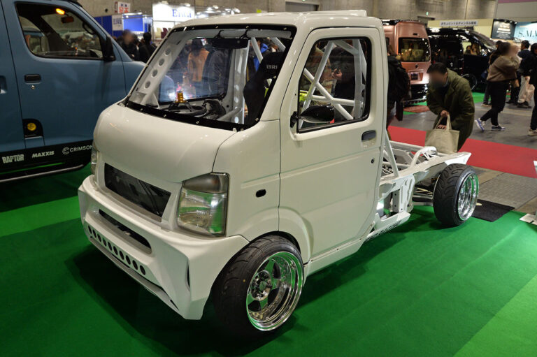 Pikap Suzuki Carry Tua Berasa Muda Lagi, Gendong Mesin Moge 4 Silinder